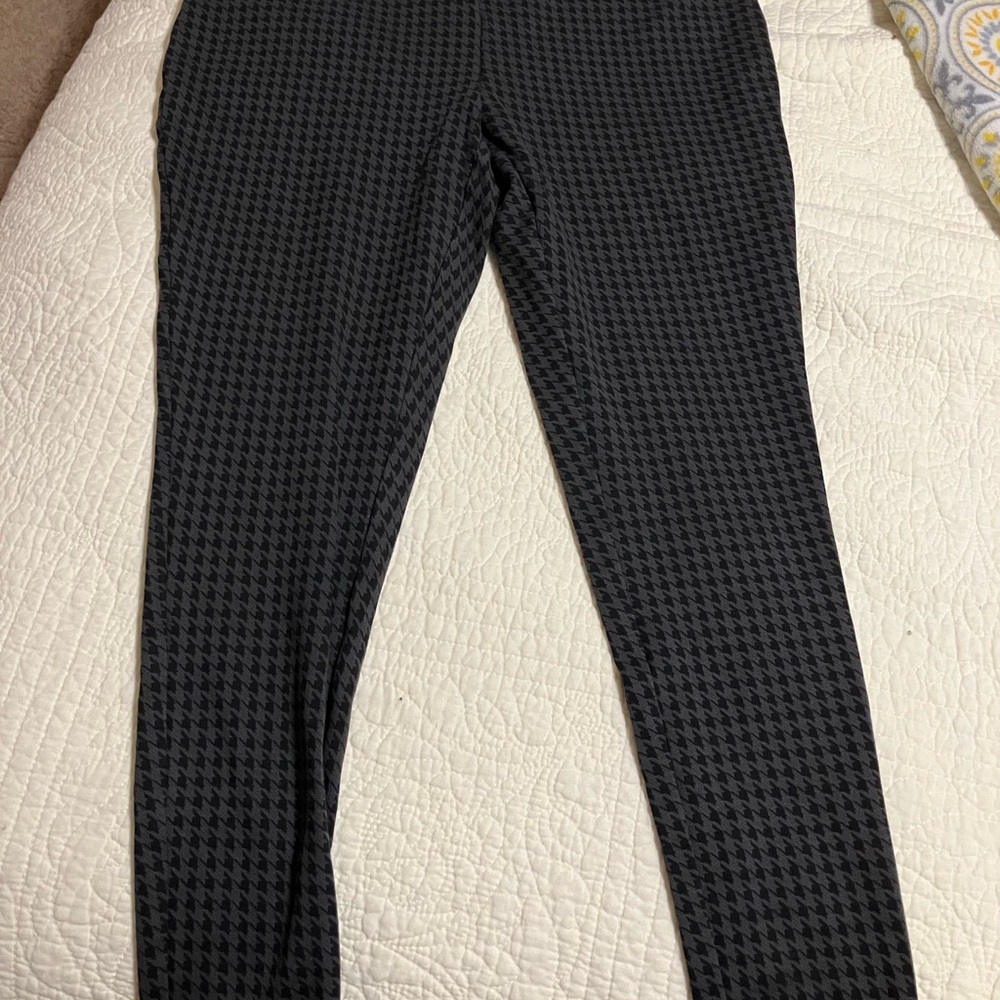Gray Houndstooth Patterned Fabric leggings